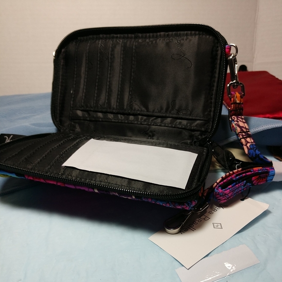 SOLD ❤🆕💖Vera Bradley All In One Crossbody For iphone 6+ Floral Fiesta - Picture 3 of 14